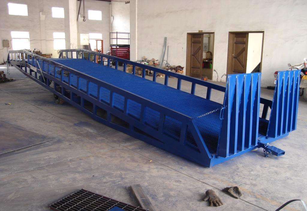 液压固定式登车桥.jpg